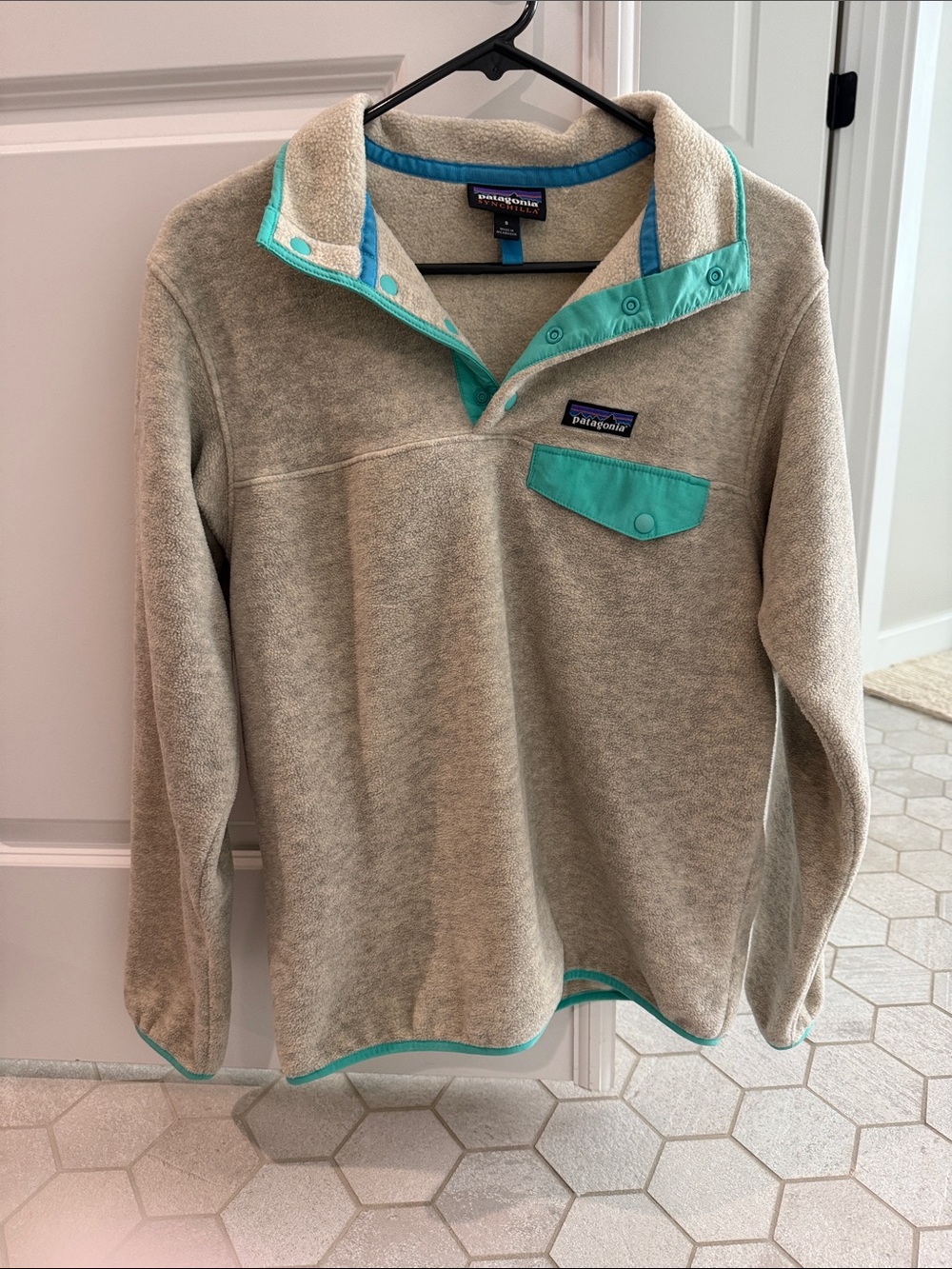 Patagonia Men’s Beige Fleece Snap Pullover with Teal Trim